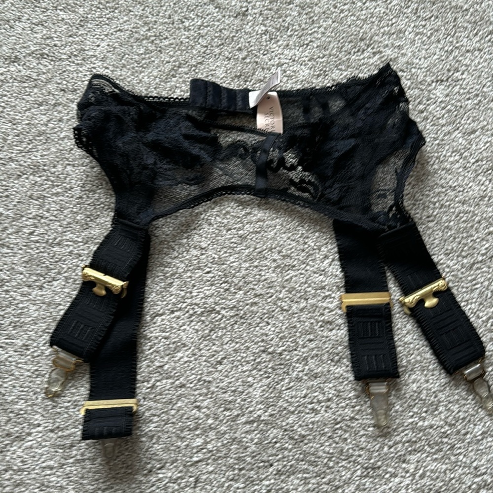 Victoria’s Secret Black lace garter belt with gold buckles XS/S